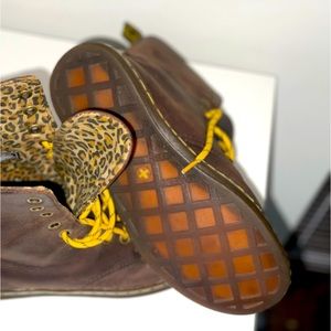 Moderate discoloration at exterior. they’re in great condition.